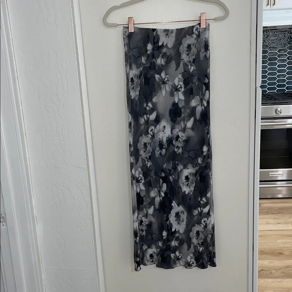 Topshop Gray & White Floral Crinkle Pleated Maxi Skirt | 4
